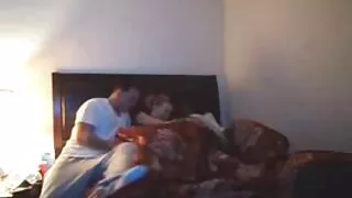 Apskretėlė fucks su partneriu dviaukštėje.