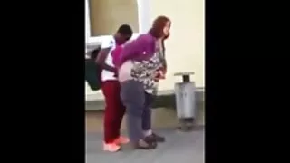 Jis papirko pažįstamą merginą seksui.