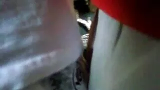 Mergina išspaudžia jos papai.