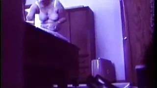 Mergina mokosi biologijos per lesbiečių seksą.
