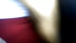 Ji traukia savo pūlingą ant juodo meilužio Gaidžio.