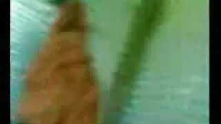 Blondinė suteikia a čiulpimas į A svetimas į Gamta.