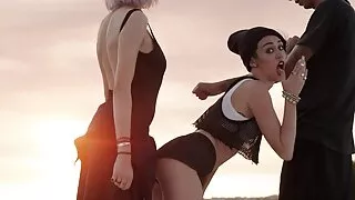 Ava Adams su dideliais zylės sucks gaidys ir šokinėja ant vyro ant viršaus.