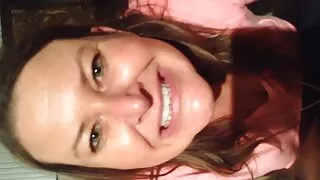 Mulatė mylisi su viena balta moteris.