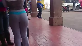 Gavusi vyro sutikimą, blondinė jį apgaudinėja su savo draugu.