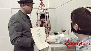 Della Danės važiuoja gaidys.