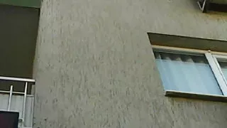 Ji ateina į fuck sąmoningai liejimo metu.