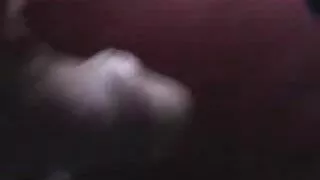 Sunku su tatuiruotu vaikinu.