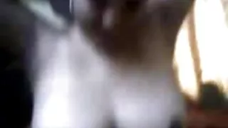 Šviesūs poreikius cum ant veido.