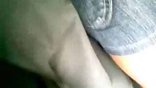 Mergina masturbuojantis kieme.