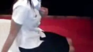 Du juodi fuck žmona priešais vyrą.