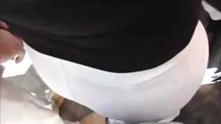 Grožis įmantriai erzina makštį.