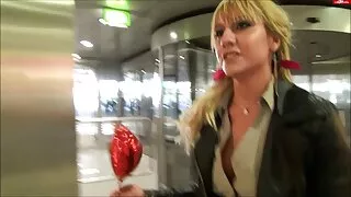Intymūs busty karjeristės apreiškimai.