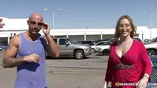 Viščiukas ir barzdotas šūdas ant griuvėsių.